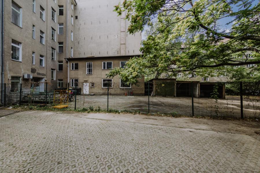 Blick in den Hinterhof in der Kreuzberger Straße Blick in den Hinterhof in der Kreuzberger Straße