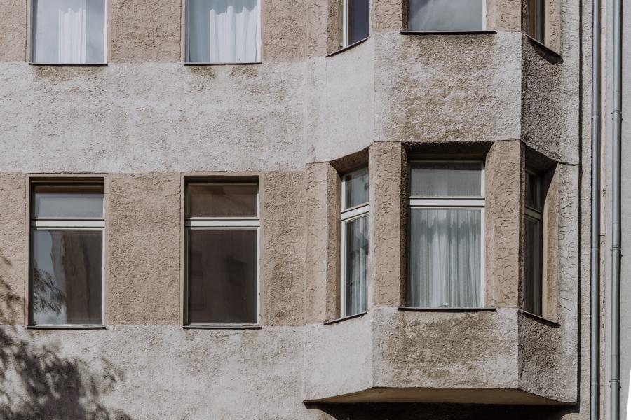 Fassade mit Erker zur Kreuzberger Straße am Viktoria Park Fassade mit Erker zur Kreuzberger Straße am Viktoria Park