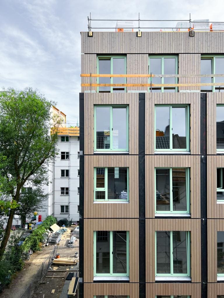 Neubau in Holzbauweise und Sanierung in Berlin Moabit
